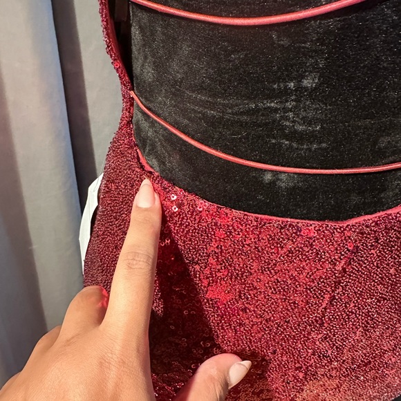 Burgundy sequin formal dress - Picture 8 of 8